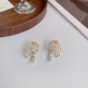 Vente chaude Creative Style Rétro Qute Doux Imitation Perle Creux Conception Fille Fête <span class=keywords><strong>De</strong></span> Mariage Fête Ornements Boucle D'oreille - Product Image 4