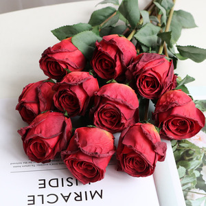 Nouvelles fleurs en soie de haute qualité, roses à longue tige pour mariage, en vente - Product Image 5