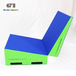 Entraînement de <span class=keywords><strong>gymnastique</strong></span> <span class=keywords><strong>tapis</strong></span> de coin incliné pliant <span class=keywords><strong>tapis</strong></span> de <span class=keywords><strong>fromage</strong></span> de <span class=keywords><strong>gymnastique</strong></span> tumbling pour les sports de <span class=keywords><strong>gymnastique</strong></span> - Product Image 4