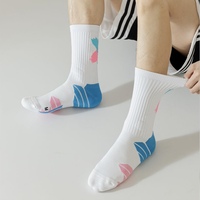 Chaussettes de sport en polyester et nylon pour jeunes, avec lettres jacquard, semelle en tissu éponge rembourrée, respirantes, avec bandes de massage plantaire – Vente en gros