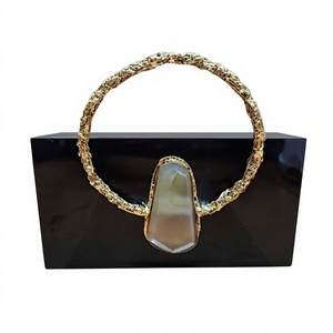 Pochette en résine avec anse en anneau doré et décorations en pierres pour soirée - Product Image 1