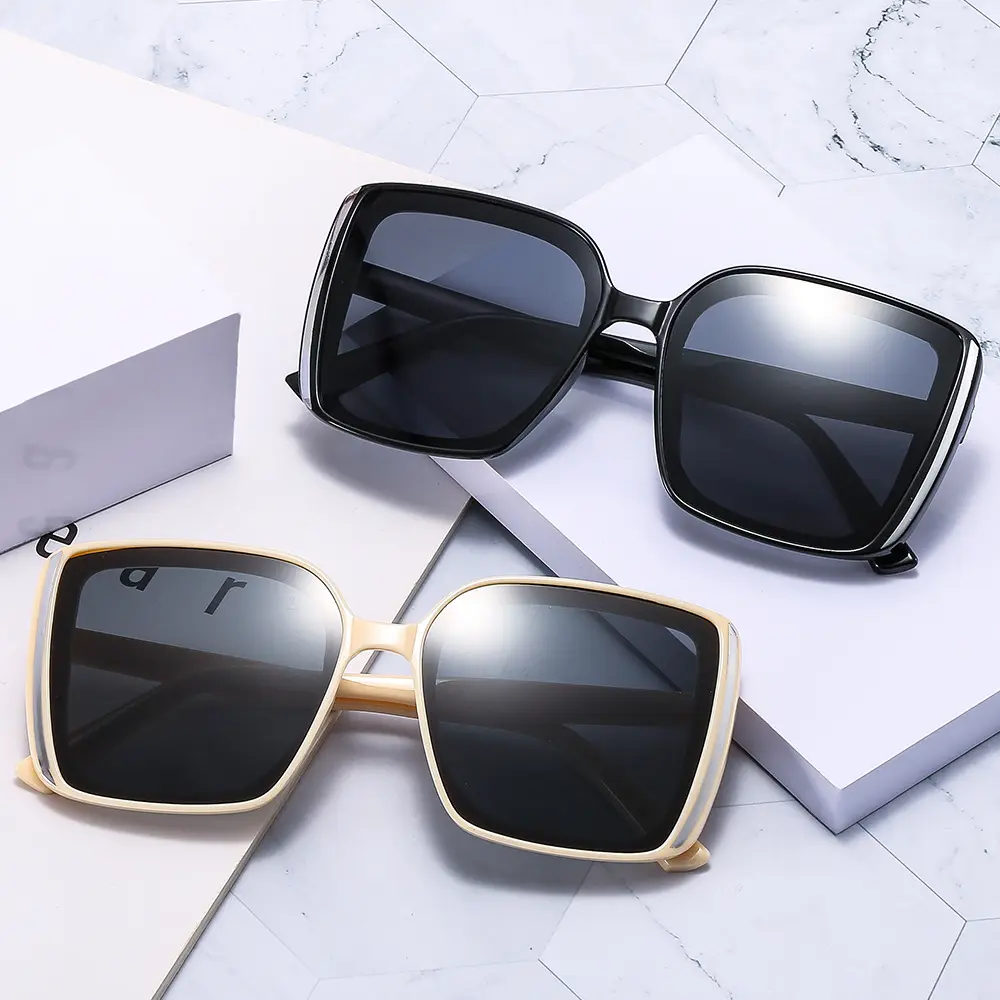 European and American retro square sunglasses fashionable and trendy for men and women popular on the internet street photos wit