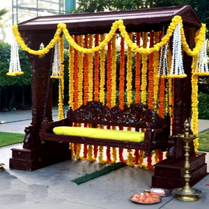 Columpio de madera para ceremonia Haldi en jardín exterior, el más bonito y rústico conjunto de columpios Jhoola para bodas, la mejor decoración de columpios de madera para bodas al aire libre en el Reino Unido. - Product Image 1