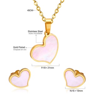 Ensemble de bijoux en acier inoxydable plaqué or 18 carats, collier et boucles d'oreilles en forme de cœur rose, style minimaliste, cadeau pour la Saint-Valentin - Product Image 1