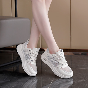 Zapatillas Deportivas Blancas con Cordones de Malla, Transpirables, con Entresuela de EVA, Suela de Goma, Diseño Degradado, Logotipo Bordado, para Caminar - Product Image 3