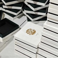 Boîtes d'emballage pliables en carton rigide avec logo imprimé personnalisé, boîtes pliantes en papier avec aimants, boîtes cadeaux magnétiques noires de luxe