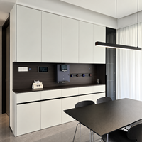Système de meuble de service intégré avec tiroirs de rangement supérieurs et comptoir à boissons pour les salles à manger d'appartements contemporains