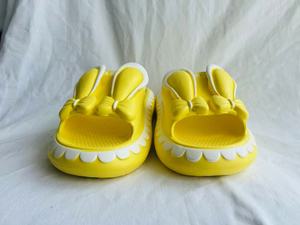 Ciabatte infradito gialle in EVA 37-40MM con suola ammortizzata, pantofole estive da casa con design a fibbia e punta aperta - Product Image 3