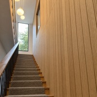 Panneaux muraux WPC pour les murs intérieurs des entrées et des escaliers |   Revêtement ignifuge, imperméable et écologique à effet bois
