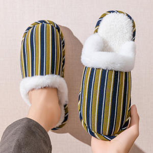 Pantuflas de invierno y otoño para hombre y mujer, zapatos de algodón cálidos y cómodos para interiores y exteriores. - Product Image 6