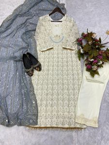 Conjunto de Kurta y Pantalón Dupatta de Georgette Sintética India, Ropa Étnica, Venta al por Mayor de Fábrica, Kurti Estampado Sólido para Mujer, Étnico Indio - Product Image 2