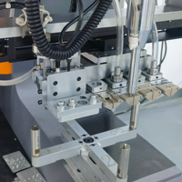 Machine d'insertion de fixations servo-électrique pour écrous, goujons et entretoises auto-serrants dans la tôle