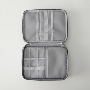 Organisateur numérique en cuir à trois couches pour câbles, batteries externes, disques durs ; Sac de rangement portable antichoc moderne et minimaliste - Product Image 4