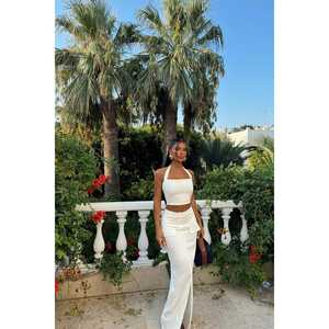 Conjunto de Dos Piezas para Mujer, Shorts Blancos por Encima de la Rodilla, Diseño de Dos Piezas - Product Image 2