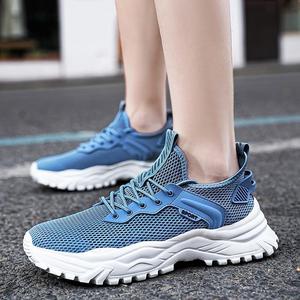 Zapatillas deportivas de verano 2024 transpirables y ligeras con parte superior de cuero artificial, malla y cordones, suela de goma, estilo a color. - Product Image 3