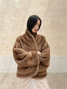 Cappotto da Donna Nuovo d'Importazione Invernale in Velluto di Visone Nero Pastello Taglio Ampio Corto Vendita all'Ingrosso - Product Image 3