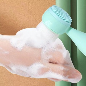 Brosse nettoyante pour le visage en silicone souple en forme de patte de chat avec manche en plastique et poils synthétiques – Conception angulaire pour le blush, pour une utilisation manuelle facile - Product Image 2