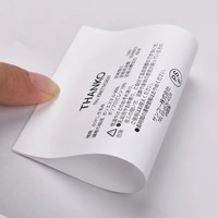 Étiquettes d'entretien en tissu satiné polyester personnalisées avec logo en relief 3D, impression sérigraphique haute ténacité pour vêtements et chaussures