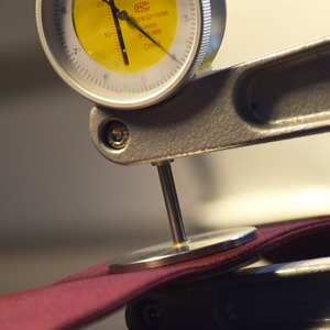 Muñequeras de poliéster rígido con cierre de gancho y lazo para levantamiento de pesas con lazo para el pulgar y soporte - Product Image 4