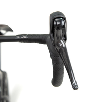 Vélo de route/gravel GRAVEL-V3 à cadre en fibre de carbone, freins à disque hydrauliques, roues en alliage d'aluminium, 24 vitesses, transmission interne intégrale.