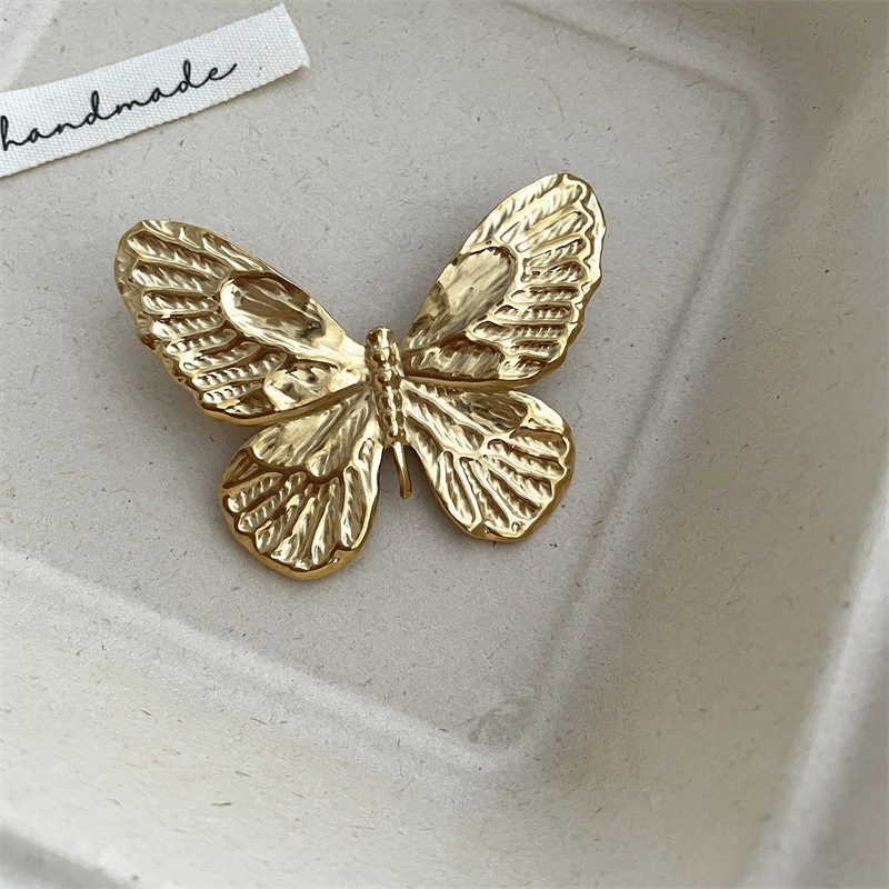 Broche papillon dorée 8-6cm