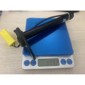 Actuador de Airbag para Capó Mercedes-Benz A2228870010 Q11 Tubular Negro con Fijación por Pernos para Reparación o Reemplazo en W222 - Product Image 3