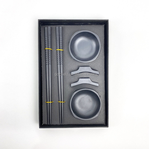 Plato de salsa negra de <span class=keywords><strong>melamina</strong></span>, palillos y soporte de fibra de vidrio, juego de <span class=keywords><strong>vajilla</strong></span> de Sushi, venta al por mayor - Product Image 3