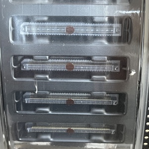 ERM5-070-05.0-L-DV-K-TR Samtec ตัวเชื่อมต่อ PCB ส่วนหัวแบบรวมของแท้ชิ้นส่วนเชื่อมต่อบอร์ดวางซ้อนความเร็วสูง - Product Image 2