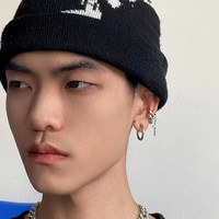 Boucles d'oreilles asymétriques à clipser style punk, croix pendante, pour homme, au design audacieux et cool, pour une oreille seulement