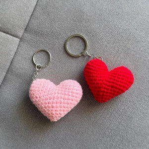 Porte-clés Cœur au Crochet Fait Main Rose Rouge Tressé Léger Mignon Cadeau Saint-Valentin Meilleure Vente Porte-clés Cœur Tricoté à la Main - Product Image 2