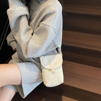 Sac à bandoulière mini pour femme, pochette légère à rabat pour téléphone portable, petit sac à bandoulière décontracté avec sangle réglable pour usage quotidien