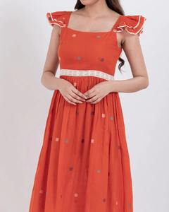 Robe midi en coton Jamdani tissée à la main la plus vendue pour femmes, tissage artisanal traditionnel, légère, disponible pour l'exportation - Product Image 2