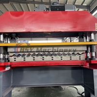 Máquina formadora de rollos de panel de pared y hoja de techo de hierro corrugado Dongguang Boshiyi 850 con componentes de núcleo de Motor de rodamiento de engranajes