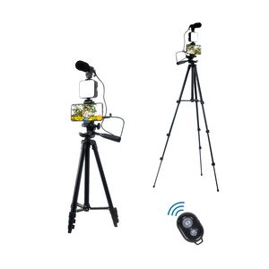Kit de Vlogging avec Lumière Selfie Rechargeable 1800mAh, Trépied Flexible 51'', Microphone et Télécommande pour Téléphone et Caméra - Product Image 1