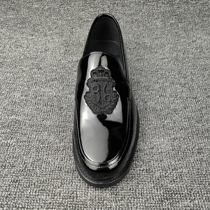 Dernier modèle de mocassins à enfiler en cuir verni <span class=keywords><strong>noir</strong></span> à semelle épaisse - Chaussures de bureau et de carrière pour hommes, confortables, élégantes et fabriquées à la main - Product Image 3