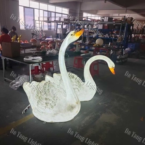 Esculturas de Cisnes de Fibra de Vidrio con Luces para Parques, Resorts, Centros Comerciales, Festivales y Exhibiciones Elegantes en Paisajes Acuáticos - Product Image 6