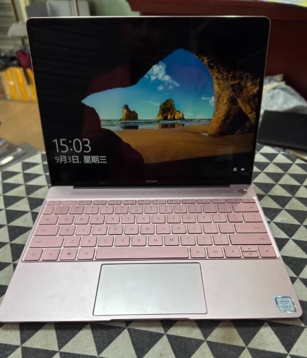 HW MateBook X Laptop, with Intel Core I7-7500M Processor, 8GB RAM and 256GB Storage