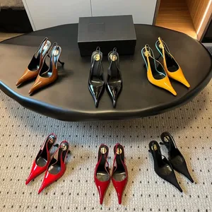 Sandales à talons aiguilles élégantes de luxe de qualité supérieure, dos ouvert, en cuir verni rouge sexy, bout pointu, à enfiler - Product Image 1