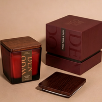 Bougie parfumée en verre carré avec logo personnalisé en gros, bougie en cire de soja naturelle avec couvercle en bois pour cadeau de mariage