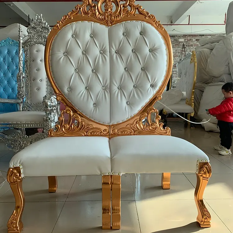 Kursi Bentuk Hati, 2 Tempat Duduk Dihiasi dengan Kancing Kristal Bingkai Emas/Perak/Tembaga Kursi Perjamuan King Throne Pernikahan
