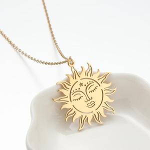 Collana con Ciondolo Sole Dio per Donna, Gioiello alla Moda con Medaglione Fotografico - Product Image 1