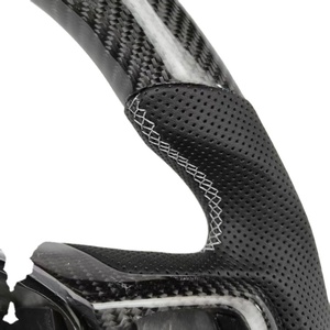 พวงมาลัยฟอร์ด เรนเจอร์ รุ่นโร้ดเชคเกอร์ ทำจากเหล็กกล้าคาร์บอน ดีไซน์สปอร์ต พร้อมตะเข็บเย็บสีแดง ใช้ได้กับรถยนต์รุ่น CLS E Class GLE และรุ่นอื่นๆ - Product Image 6