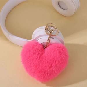 Al por mayor: Colgante de peluche de corazón de melocotón para el invierno, llavero y accesorio para colgar en el coche - Product Image 6