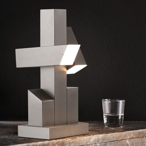 Lámpara de mesa de metal con diseño de robot Interestelar, 20x13x40cm, fuente de luz LED, control de interruptor, para decoración de sala de estar y estudio - Product Image 3