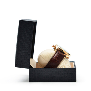 <span class=keywords><strong>Montre</strong></span> de luxe pour femmes et ensemble de bijoux de bague dans une boîte cadeau de mode de stratification mate pour <span class=keywords><strong>montre</strong></span> pour hommes - Product Image 1