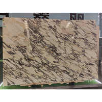 Table basse en marbre naturel poli moderne KT Interior avec des designs Bianco Venato et Calacatta Veneto Jazz