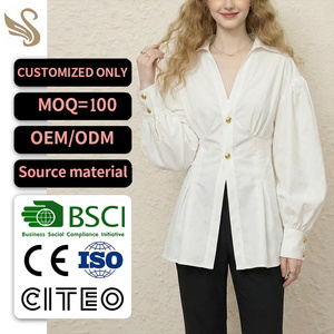 Maßgeschneiderte Elfenbeinfarbene V-Ausschnitt-Bluse für Damen mit Goldknöpfen, Puffärmeln, geraffter Taille, Schößchen-Saum und langen Ärmeln OEM ODM BSCI - Product Image 1