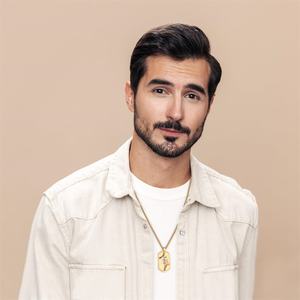 2025 nouveaux hommes européens américains Sports Style Baseball croix en acier inoxydable pendentif collier pour hommes - Product Image 4