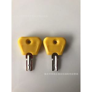 กุญแจรถยก Hyster รุ่น Hyster379902 2035830 สำหรับรถยกแบบเครื่องยนต์เบนซิน - Product Image 1