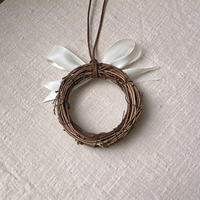 Couronne de vigne miniature de 10 cm, couleur marron naturel, faite à la main, pour fleurs séchées, plantes préservées, décoration murale, mariage, Noël